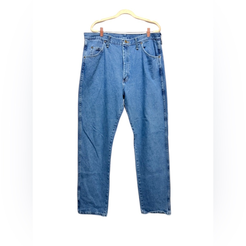 Men’s Wrangler Blue Jeans size 38 x‎ 34 (4060)